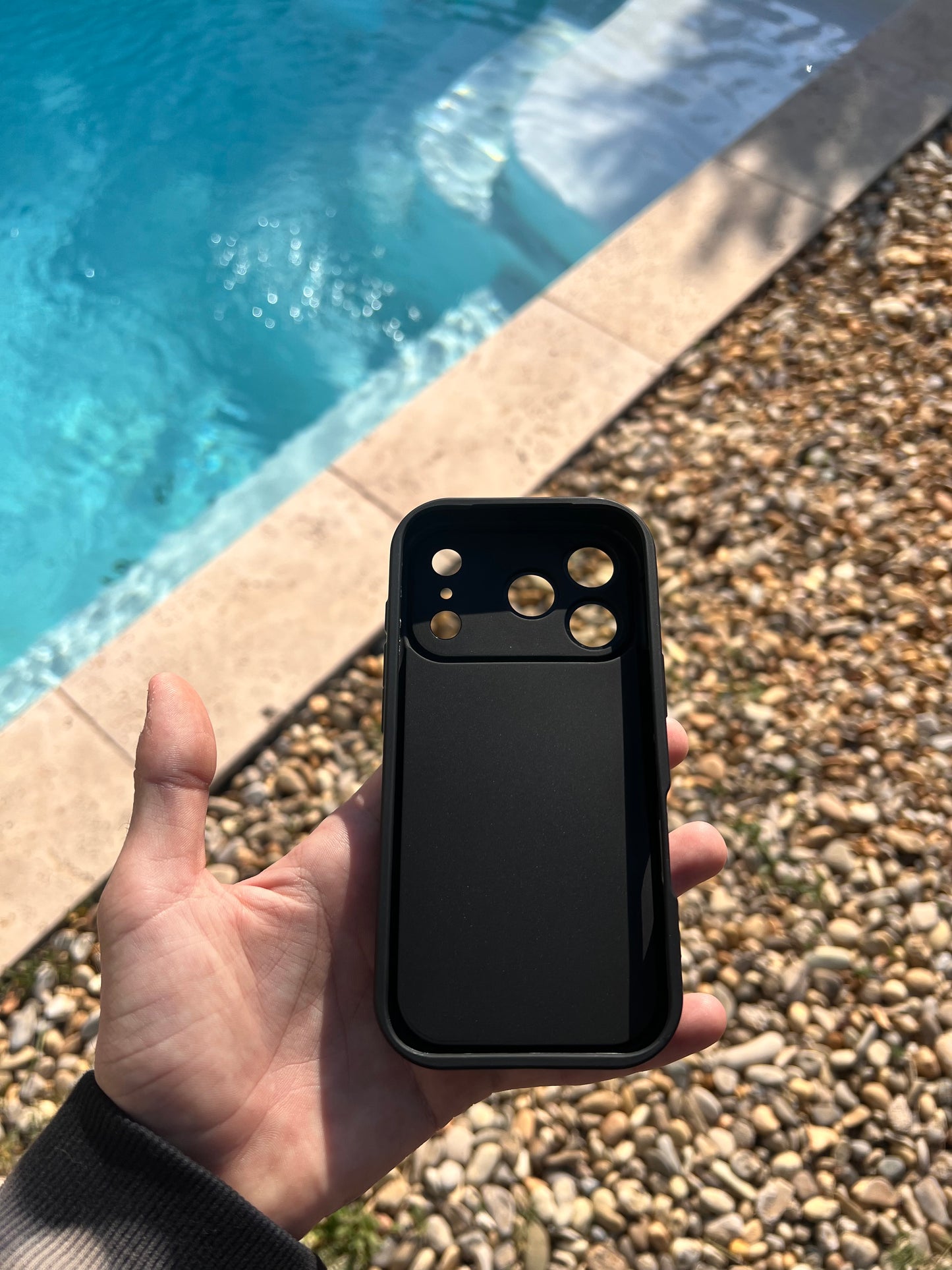 Coque iPhone 17 pro, motif "Black Rose"