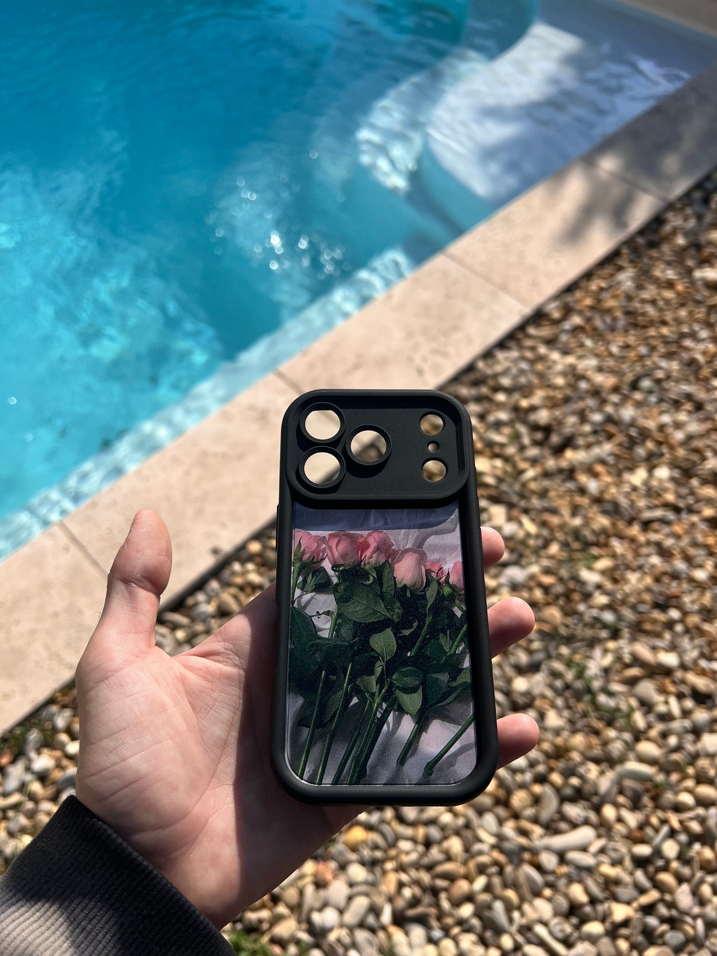 Coque iPhone 17 pro, motif "Black Rose"